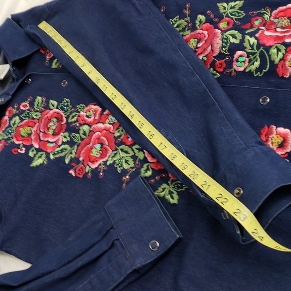 Victor Costa Occasions Medium Denim Embroidered & Sequins Snap Up Shirt EUC - Picture 10 of 11